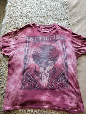 Rock & Republic Maroon Graphic Tee